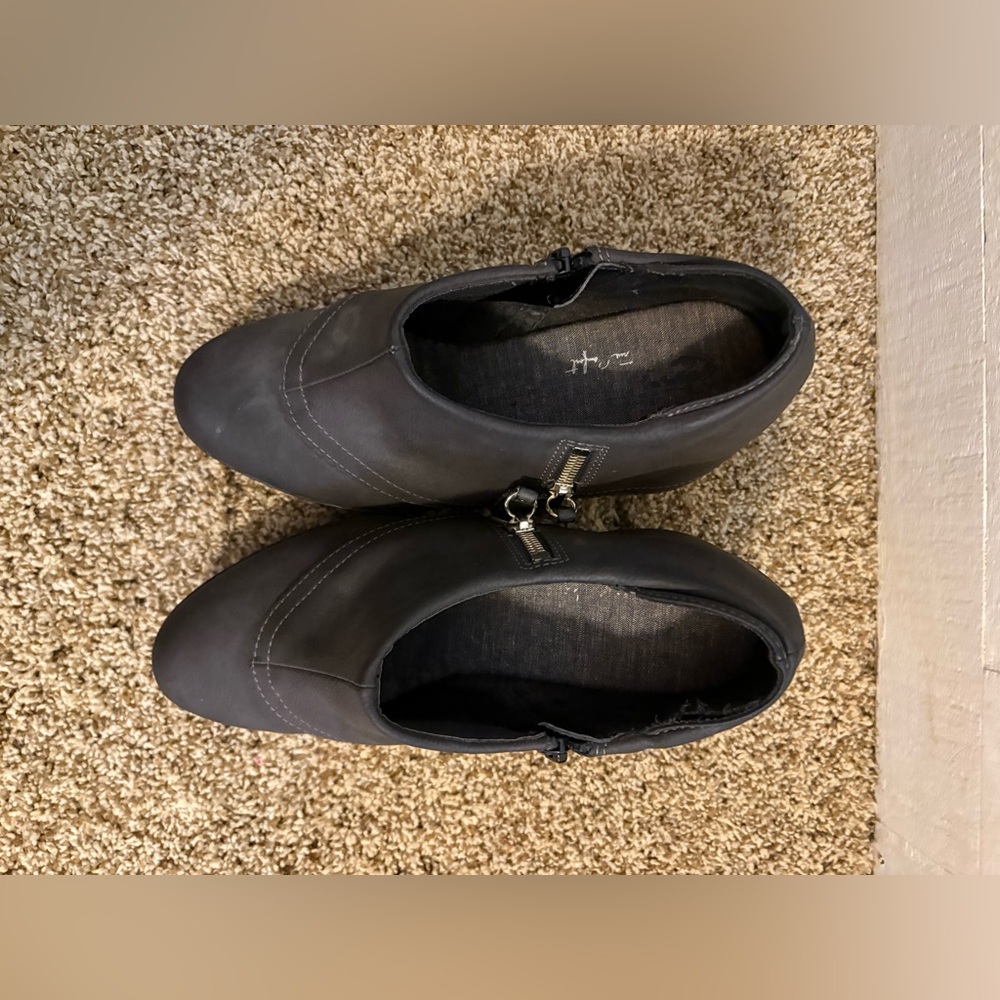 Dr. Scholl’s Charcoal Wedge Ankle Booties with Side Zipper Comfort Shoes - Picture 7 of 9
